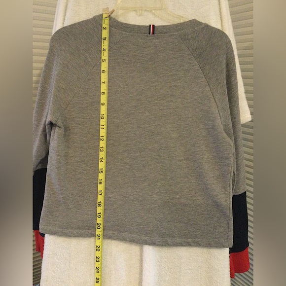 Tommy Hilfiger Cropped sweatshirt. Size S/P - Picture 3 of 4
